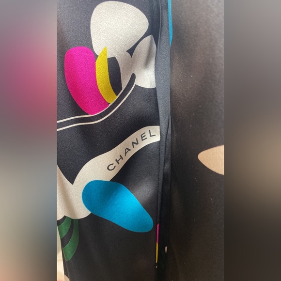 CHANEL Silk Trousers w/ belt and hanger - Picture 6 of 9